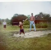  ??  ?? Bob Mariano was learning to swing a bat as a young boy with his father standing behind him.