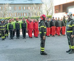  ?? (Foto Rensi\Pretto) ?? Due momenti della festa di Santa Barbara, ospitata presso la caserma dei vigili del fuoco di piazza Centa