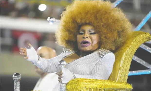  ?? MAURO PIMENTEL / AFP VIA GETTY IMAGES FILES ?? Elza Soares was 89 when she attended the parade of Mocidade Independen­te de Padre Miguel samba school during Rio’s Carnival parade in 2020.