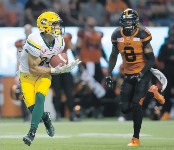  ?? — THE CANADIAN PRESS FILES ?? Edmonton Eskimos’ Brandon Zylstra is wide open as he makes a reception behind the coverage of B.C. Lions’ Anthony Thompson during Saturday’s season-opener at B.C. Place. Zylstra caught seven passes for 152 yards in Edmonton’s 30-27 victory.