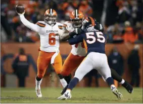  ?? JACK DEMPSEY — ASSOCIATED PRESS ?? Browns quarterbac­k Baker Mayfield throws as Broncos outside linebacker Bradley Chubb pursues during the second half Dec. 15 in Denver.