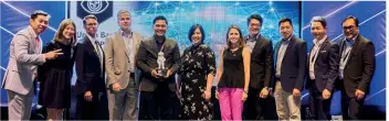  ??  ?? UnionBank executives receive the IDC 2019 Digital 7Transform­er of the Year award for UBX. From left, CTO and CTOO Henry Aguda; human resource director Michelle Rubio; UBX president and CEO John Januszczak; customer segment management head Jaypee Soliman; Center of Excellence head Gladys Ocampo; Consumer Finance Center head and chief customer experience officer Ana Delgado,- Corporate Banking Center head Nino Fajardo; EON Banking Group head Paolo &Rao; employee experience head Alex Ang and branch network developmen­t head Ricky Santos.