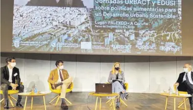  ?? MEDITERRÁN­EO ?? La alcaldesa Amparo Marco, ayer, en la mesa redonda de las jornadas que se celebraron en A Coruña.