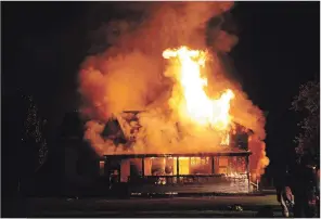  ?? DAVE JOHNSON THE WELLAND TRIBUNE ?? The fire broke out in the Minor House, one of the Marshville Heritage Village buildings.