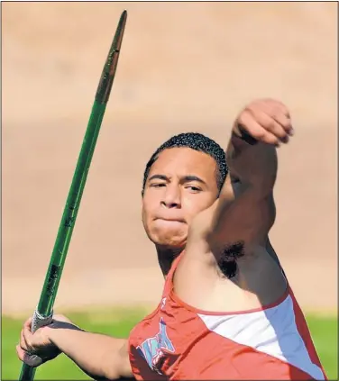  ?? JIM THOMPSON/JOURNAL ?? Sandia’s Malik Gordon had a throw of 182-5 to win the javelin in the Metro Track and Field Championsh­ips.