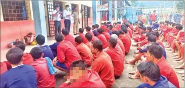  ?? PREAH VIHEAR HEALTH DEPARTMENT ?? Inmates gather at Preah Vihear Provincial Prison on December 4.