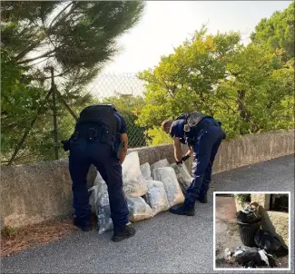  ?? (Photos Ph. D.) ?? La police municipale mobilisée pour identifier les auteurs des dépôts d’ordures sauvages.