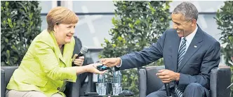  ?? Foto: AP /Gero Breloer ?? Am Auftritt Barack Obamas mit Angela Merkel hatte es vorab Kritik gegeben. Beim Kirchentag waren vor allem Fans des Ex-Präsidente­n anwesend.