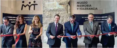  ??  ?? MUSEO. El presidente Enrique Peña Nieto inauguró ayer la exposición de un fragmento del Muro de Berlín.