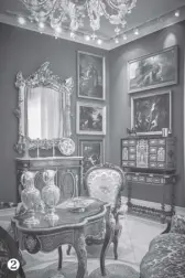  ??  ?? ❷
THE Red Room brims with Italian and Venetian pieces from the 17th and 18th century. ❷