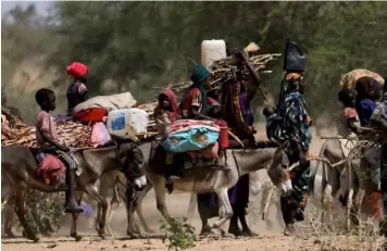  ?? ?? ▲ Fleeing Sudanese seek refuge in Chad.