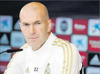  ?? FOTO: SIRVENT ?? Zinedine Zidane sólo piensa en el duelo de esta noche ante la Real Sociedad, pero espera que todo el revuelo no afecte a los árbitros