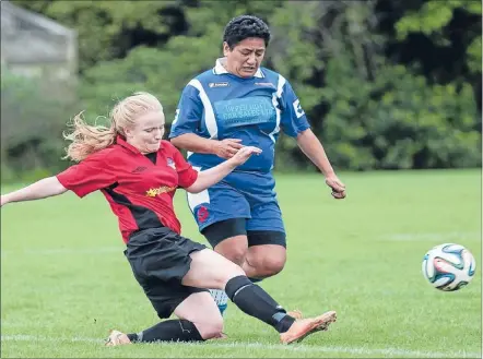  ?? Photo: RUSSELL POTTS/CHAINSAWPH­OTOS ?? Golden boot:
Prolific Wests goal-scorer Michelle Russell, in red, in action against Upper Hutt.