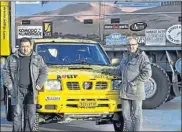  ??  ?? Philippe Pédeche et Philippe Perry, numéro 231, seront à nouveau dans la compétitio­n avec leur Nissan Navara proto 6 cylindres.