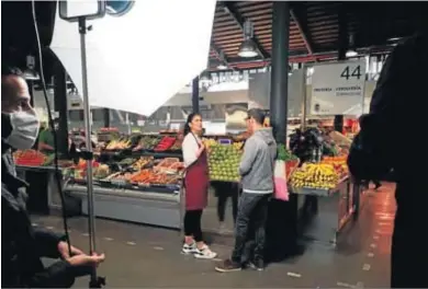  ?? DIARIO DE ALMERÍA ?? Grabación del spot en el Mercado Central de Almería.