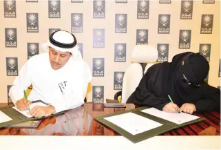  ??  ?? Eng. Khalid bin Mohammed Al-Salem, director general of MODON, and Aisha bint Mohammed Al-Shabaili, founder of the Saudi Women’s Innovation Foundation, sign the MoU.