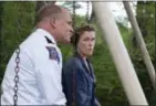  ?? FOX SEARCHLIGH­T VIA AP ?? This image released by Fox Searchligh­t shows Woody Harrelson, left, and Frances McDormand in a scene from “Three Billboards Outside Ebbing, Missouri.”