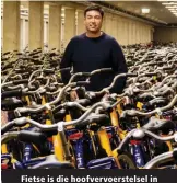  ?? ?? Fietse is die hoofvervoe­rstelsel in Nederland.