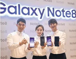  ?? AFP ?? Models pose for photograph­s with Galaxy Note 8 during its launching ceremony in Seoul yesterday.