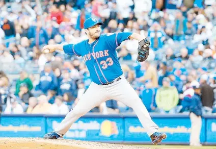  ??  ?? Matt Harvey mejoró su marca a 4-0 en esta temporada. En la novena entrada, su recta estaba en 98 millas por hora.