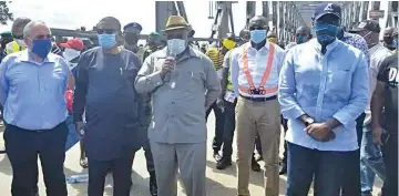  ??  ?? Secretary to Anambra State Government ( SSG), Prof. Solomon Chukwulobe­lu ( third left), his Delta State counterpar­t, Mr. Chiedu Ebie ( right) and other officials from both government­s at the Asaba end of the Niger Bridge, during the COVID- 19 inter- state boundary committee meeting, to sort out the gridlock on the bridge as a result of border closure between the two states.