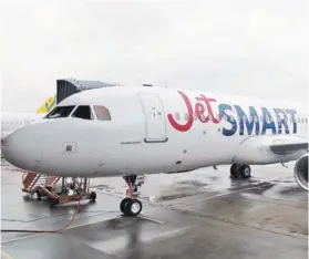  ??  ?? ► Uno de los dos Airbus 320 que JetSmart sumará en los próximos días a su flota.