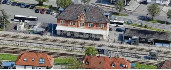  ?? Foto: Luftbild Geyer ?? Am Freitag beginnen Instandset­zungsarbei­ten am Bahnhof.