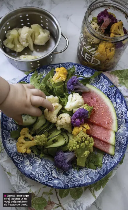  ??  ?? Blomkål i olika färger ser så lockande ut att också småbarn känner sig frestade att smaka.