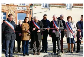  ??  ?? Jean-Paul Susini a inauguré la nouvelle place de la mairie.