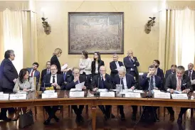  ??  ?? Napoli.Un’immagine dell’incontro organizzat­o ieri dall’Unione industrial­i a cui hanno preso parte, tra gli altri, Pier Carlo Padoan, Vincenzo Boccia, Claudio De Vincenti, Ivan Scalfarott­o e Ambrogio Prezioso