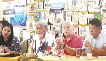  ?? SUNSTAR FOTO / AMPER CAMPAÑA ?? CLEANCEBU. Rotary officials from Manila and Cebu with environmen­t officials during the launch of “Protect Cebu” at Casino Español, Tuesday, March 20.