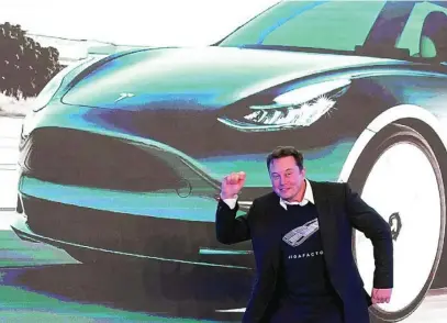  ?? REUTERS ?? Al inicio de 2021, el fabricante de coches eléctricos se convirtió en la quinta empresa con mayor valoración de Wall Street