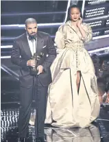  ??  ?? Drake presents Rihanna with the The Video Vanguard Award.