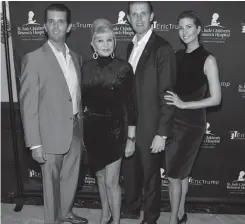  ??  ?? IVANA. Junto a sus hijos Ivanka, Donald y Eric.