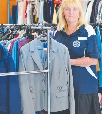  ?? Picture: EVE REITMAJER ?? TEAM EFFORT: Lyn Danvers at the Vinnies store in Bowen.