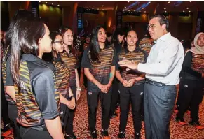  ??  ?? Best wishes: Transport Minister Datuk Seri Liow Tiong Lai talking to the national gymnasts after the flag handing over ceremony at the Putrajaya Internatio­nal Convention Centre yesterday.