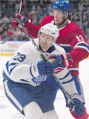  ?? JACQUES BOISSINOT / THE CANADIAN PRESS ?? Montreal’s Peter Holland grabs Eric Fehr of the Leafs in Wednesday’s exhibition game.