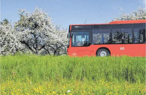  ?? ARCHIVFOTO: BODO/BERND HASENFRATZ ?? Deutliche Verbesseru­ngen bei Bus und Bahn soll es in der Region in den kommenden Jahren geben.