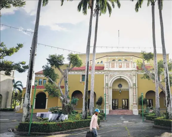  ??  ?? THE UNIVERSITY of Puerto Rico’s theater is quiet after a run of “Hamilton” moved five miles away. Show organizers feared that violence could erupt from planned labor pro