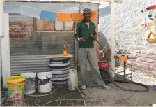  ?? Photo: Hugo Redelinghu­ys ?? Umasizakhe born entreprene­ur Steven Mthembu in his car wash business, @ the Point Car Wash, which he started a year ago.