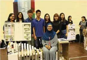  ??  ?? Students’ projects are celebrated in special showcases to boost their creativity and self-confidence.