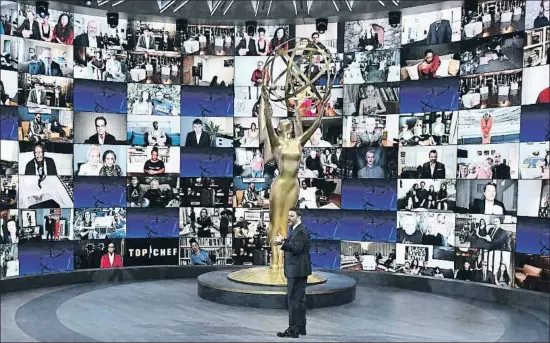  ?? -/AFP ?? Jimmy Kimmel durante la ceremonia celebrada en Los Ángeles y que contactó vía telemática con los protagonis­tas este año de los premios