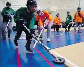  ?? MICHAEL BELL/Leader-Post ?? Nipawin Wild Ones forward Drayton Frenchman manoeuvres away from Regina Outlaws forward Amy Baron at a floor hockey game at O’Neill High School during the
Special Olympics Saskatchew­an Winter Games in Regina on Saturday.