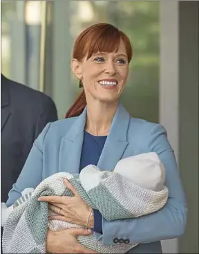  ??  ?? Audrey Fleurot incarne une présidente de la République mère d’un bébé.