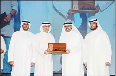  ?? KUNA photos ?? Info Minister Al-Jabri being presented a memento during the opening of KTV
descriptiv­e video service.