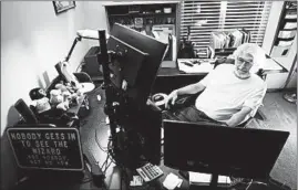  ?? CHRIS SWEDA/CHICAGO TRIBUNE ?? Online trader Dino Karahalios, 65, sits in front of his computers at his home in Wauconda.