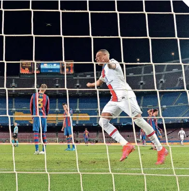  ?? FOTO: AFP ?? El francés despachó a los culés con un triplete que los deja con un pie en cuartos de final.