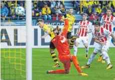  ?? FOTO: DPA ?? Maximilian Philipp erzielt das 1:0 beim 5:0 des BVB gegen Köln.