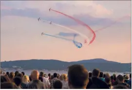  ?? (DR) ?? Les circonvolu­tions de la Patrouille de France, dans le ciel de Sainte-Maxime seront l’un des temps forts du Free Flight World Masters.