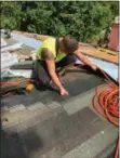  ?? SUBMITTED PHOTO ?? Volunteers work on repairing a roof of an elderly local homeowner who could not afford repairs.